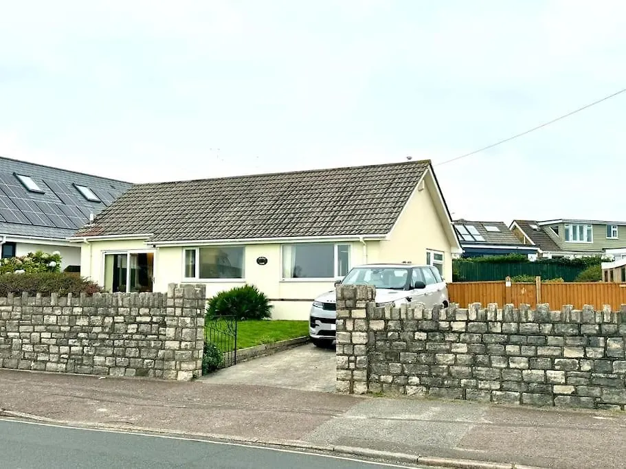 Spectacular Seaview - Beach House - 2Br - Sleeps 6 location