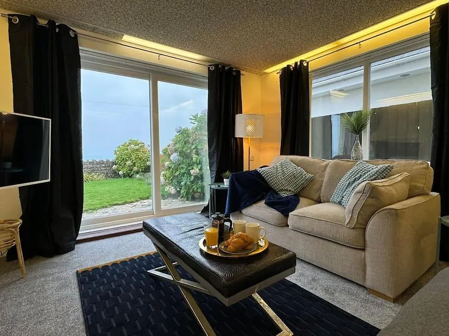 Spectacular Seaview - Beach House - 2Br - Sleeps 6 Bournemouth Holiday home