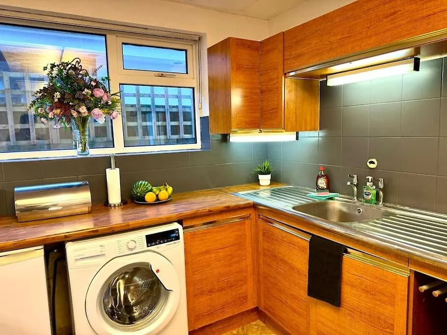 Spectacular Seaview - Beach House - 2Br - Sleeps 6 Bournemouth 0*,  United Kingdom
